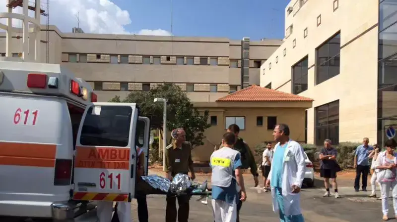 פינוי חיילים פצועים ממבצע צוק איתן ברצועת עזה לבית החולים בילינסון בפתח תקווה. 20 ביולי 2014 פינוי חיילים פצועים ממבצע צוק איתן ברצועת עזה לבית החולים בילינסון בפתח תקווה. 20 ביולי 2014
