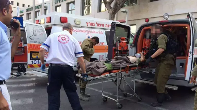 פינוי חיילים פצועים ממבצע צוק איתן ברצועת עזה לבית החולים בילינסון בפתח תקווה. 20 ביולי 2014 פינוי חיילים פצועים ממבצע צוק איתן ברצועת עזה לבית החולים בילינסון בפתח תקווה. 20 ביולי 2014