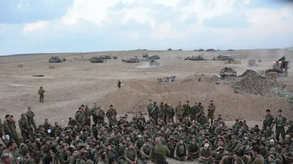 כוח גולני בתדרוך ע"י מפקד החטיבה, אל"ם רסאן עליאן. יולי 2014 כוח גולני בתדרוך ע"י מפקד החטיבה, אל"ם רסאן עליאן. יולי 2014