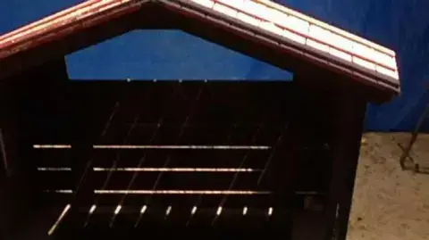 רסיסי רקטה בגן ילדים וביה"ס בראשון לציון. יולי 2014 רסיסי רקטה בגן ילדים וביה"ס בראשון לציון. יולי 2014