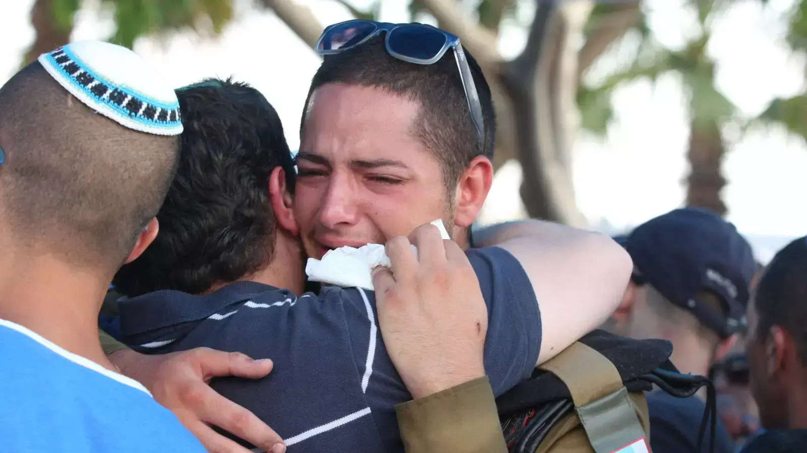הלווייתו של אדר ברסנו בבית העלמין הצבאי בנהריה, יולי 2013 הלווייתו של אדר ברסנו בבית העלמין הצבאי בנהריה, יולי 2013