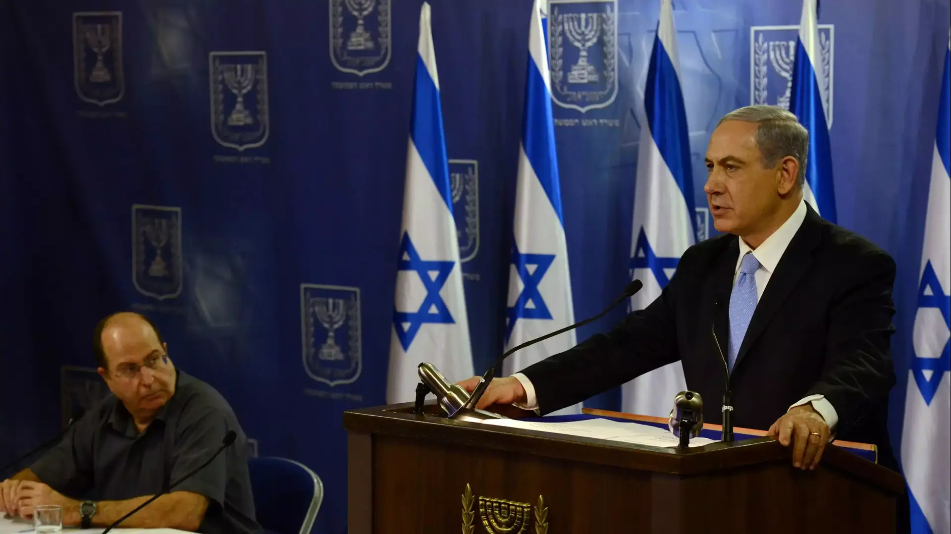 בנימין נתניהו ומשה יעלון במסיבת עיתונאים בקריה בנימין נתניהו ומשה יעלון במסיבת עיתונאים בקריה