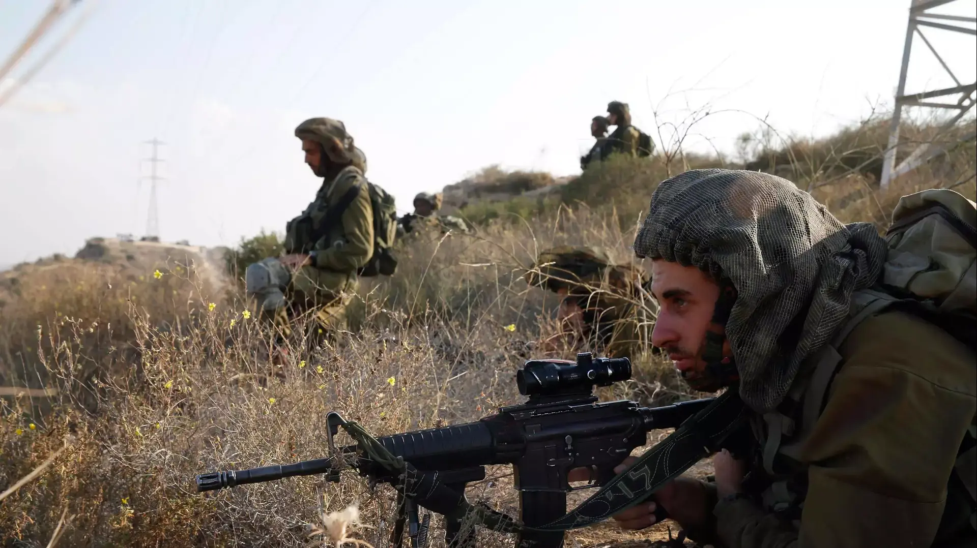 חיילים בסמוך לשדרות במהלך מבצע צוק איתן 21 ביולי 2014 חיילים בסמוך לשדרות במהלך מבצע צוק איתן 21 ביולי 2014