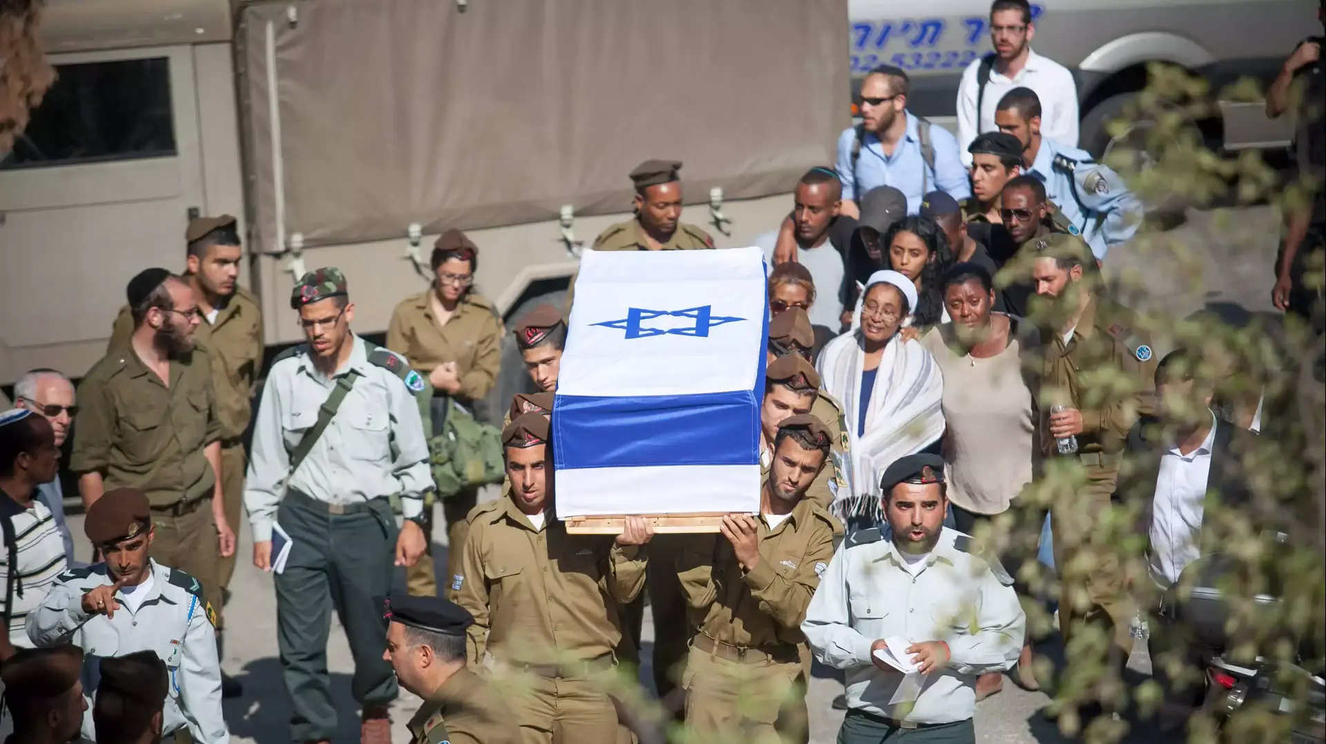 הלווייתו של משה מלקו שנהרג ברצועת עזה, בהר הרצל. יולי 2014 הלווייתו של משה מלקו שנהרג ברצועת עזה, בהר הרצל. יולי 2014