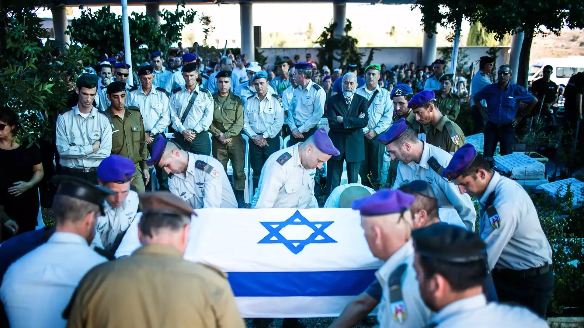הלווייתו של סא"ל דולב קידר, בבית העלמין במודיעין, יולי 2014 הלווייתו של סא"ל דולב קידר, בבית העלמין במודיעין, יולי 2014