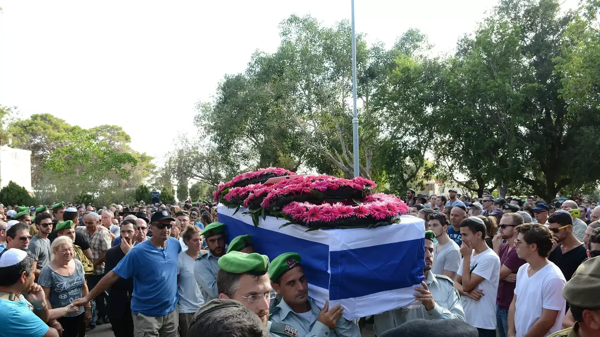 הלוויתו של עודד בן סירא בניר עציון. יולי 2014 הלוויתו של עודד בן סירא בניר עציון. יולי 2014