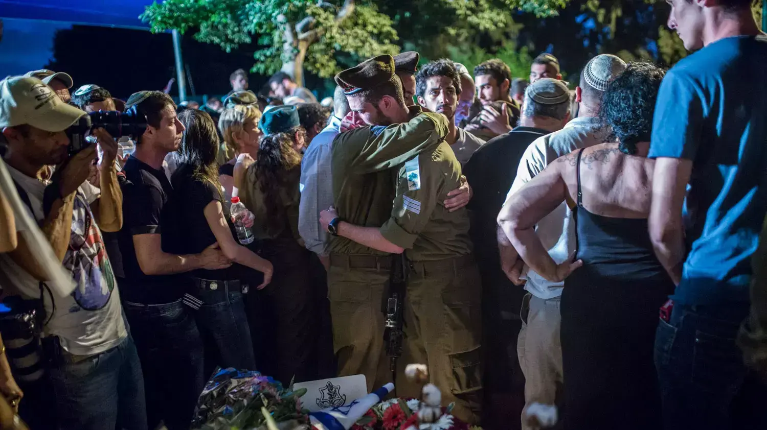 הלווייתו של ג'ורדן בן סימון שנפל בעזה, באשקלון. יולי 2014 הלווייתו של ג'ורדן בן סימון שנפל בעזה, באשקלון. יולי 2014