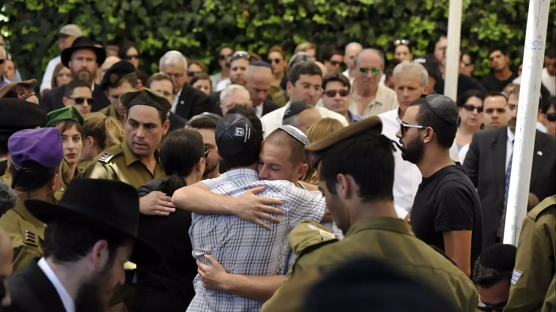 הלווייתו של סמל מקס שטיינברג בהר הרצל הלווייתו של סמל מקס שטיינברג בהר הרצל