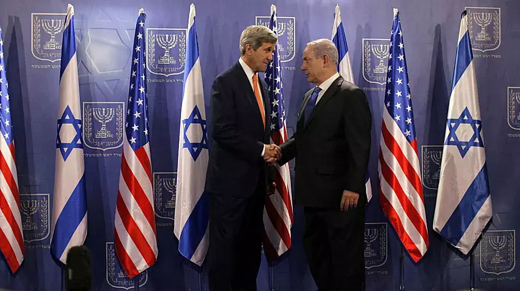 בנימין נתניהו וג'ון קרי הערב בקריה בתל אביב, יולי 2014 בנימין נתניהו וג'ון קרי הערב בקריה בתל אביב, יולי 2014