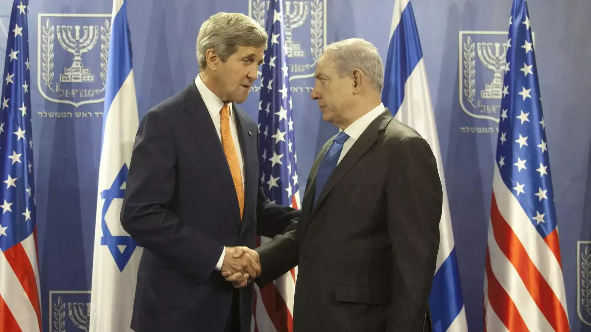 בנימין נתניהו וג'ון קרי הערב בקריה בתל אביב, יולי 2014 בנימין נתניהו וג'ון קרי הערב בקריה בתל אביב, יולי 2014