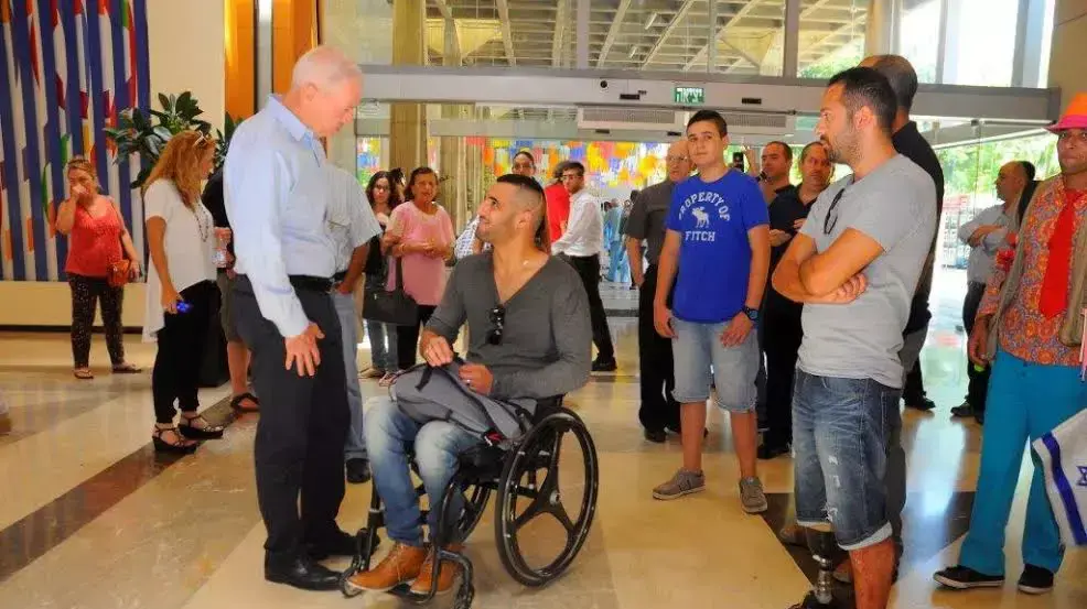 נכי צהל מבקרים בבית החולים תל השומר נכי צהל מבקרים בבית החולים תל השומר