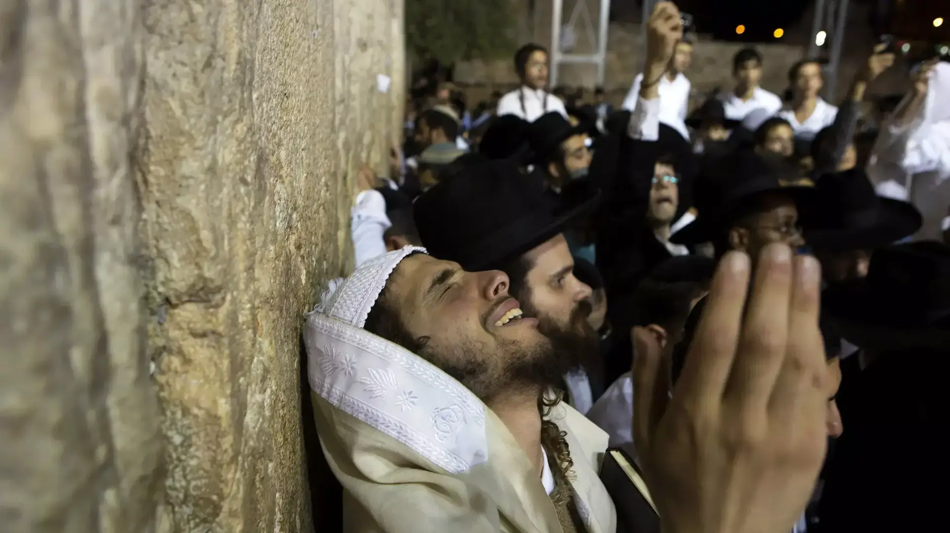 תפילה המונית בכותל במהלך מבצע צוק איתן תפילה המונית בכותל במהלך מבצע צוק איתן