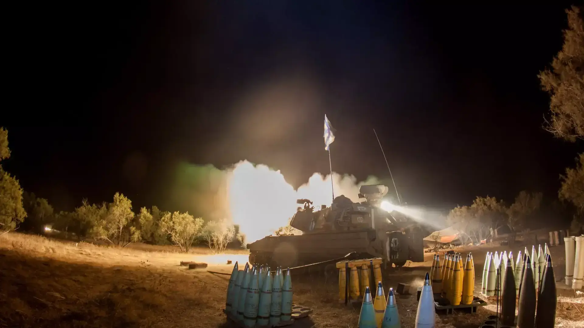 תותחנים פועלים ברצועת עזה. יולי 2014 תותחנים פועלים ברצועת עזה. יולי 2014