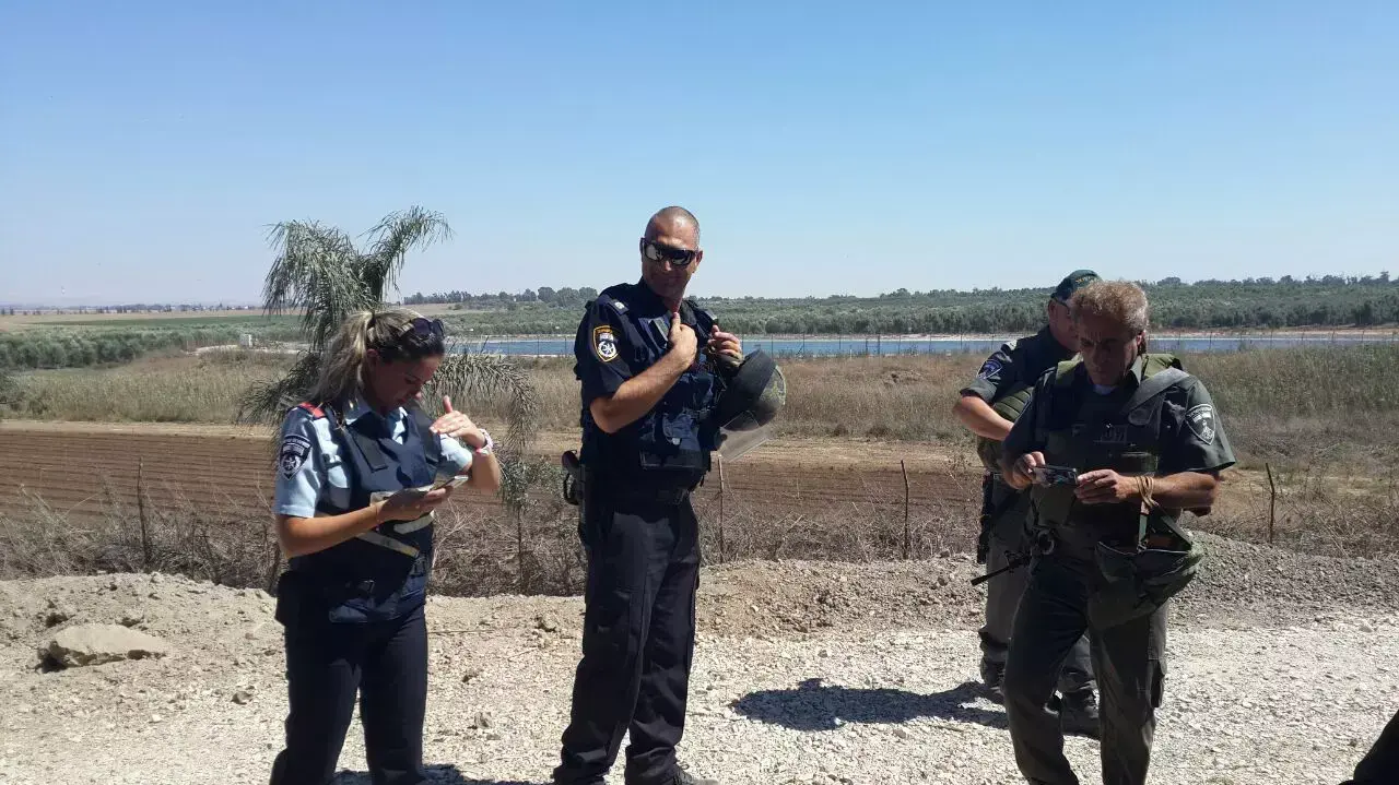 נפילה ליד רפת במועצה האזורית יואב. יולי 2014 נפילה ליד רפת במועצה האזורית יואב. יולי 2014