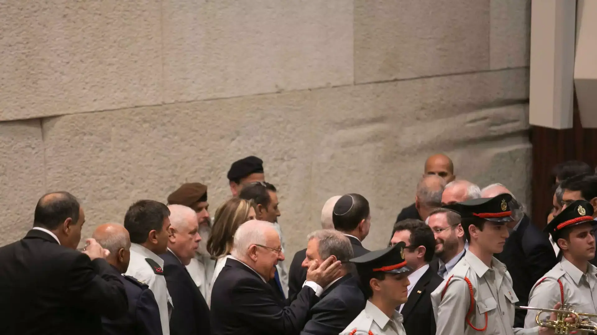 טקס הצהרת האמונים של נשיא המדינה העשירי של מדינת ישראל ראובן (רובי) ריבלין, מליאת הכנסת. יולי 2014 טקס הצהרת האמונים של נשיא המדינה העשירי של מדינת ישראל ראובן (רובי) ריבלין, מליאת הכנסת. יולי 2014