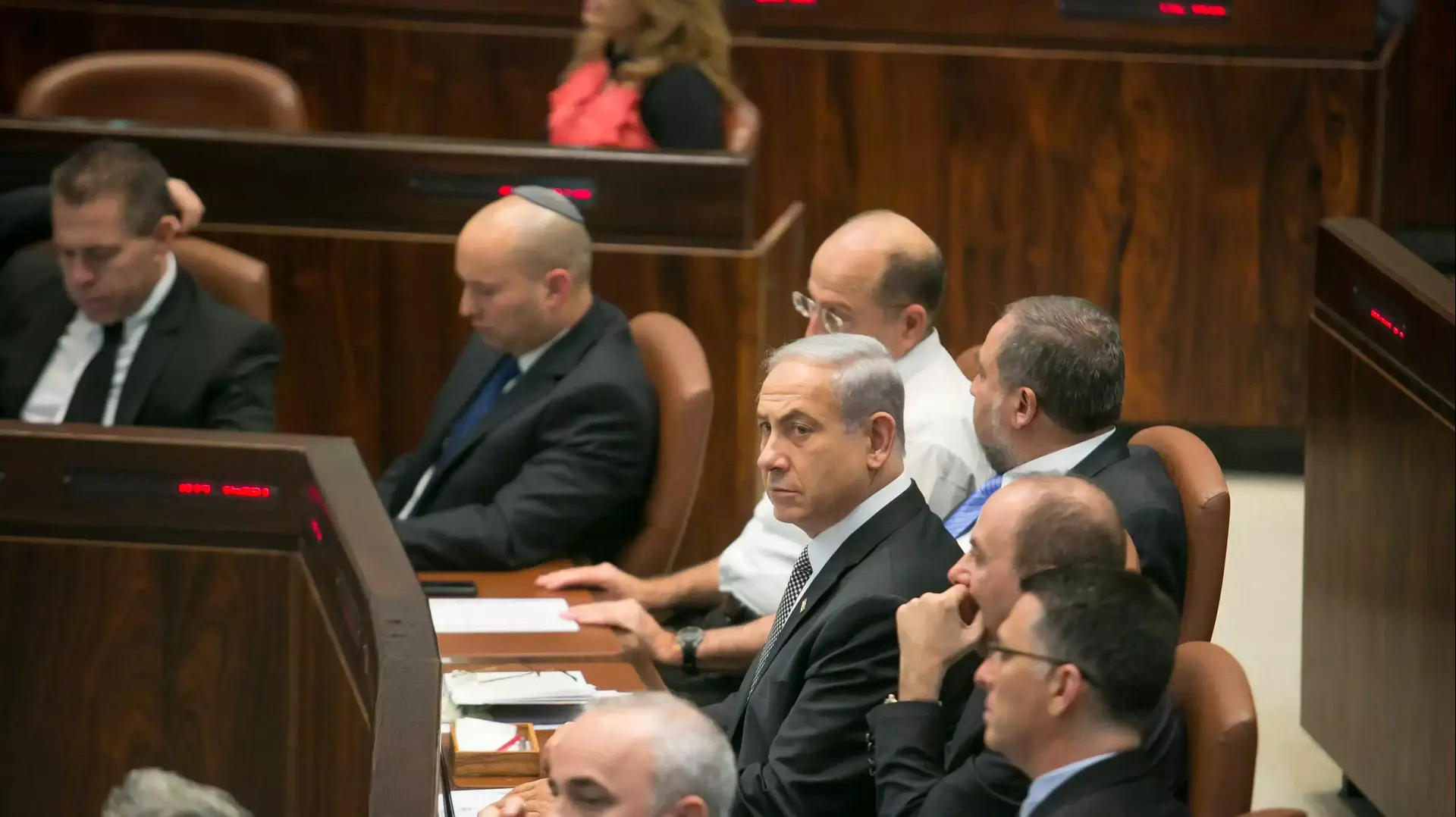 טקס הצהרת האמונים של נשיא המדינה העשירי של מדינת ישראל ראובן (רובי) ריבלין, מליאת הכנסת. יולי 2014 טקס הצהרת האמונים של נשיא המדינה העשירי של מדינת ישראל ראובן (רובי) ריבלין, מליאת הכנסת. יולי 2014