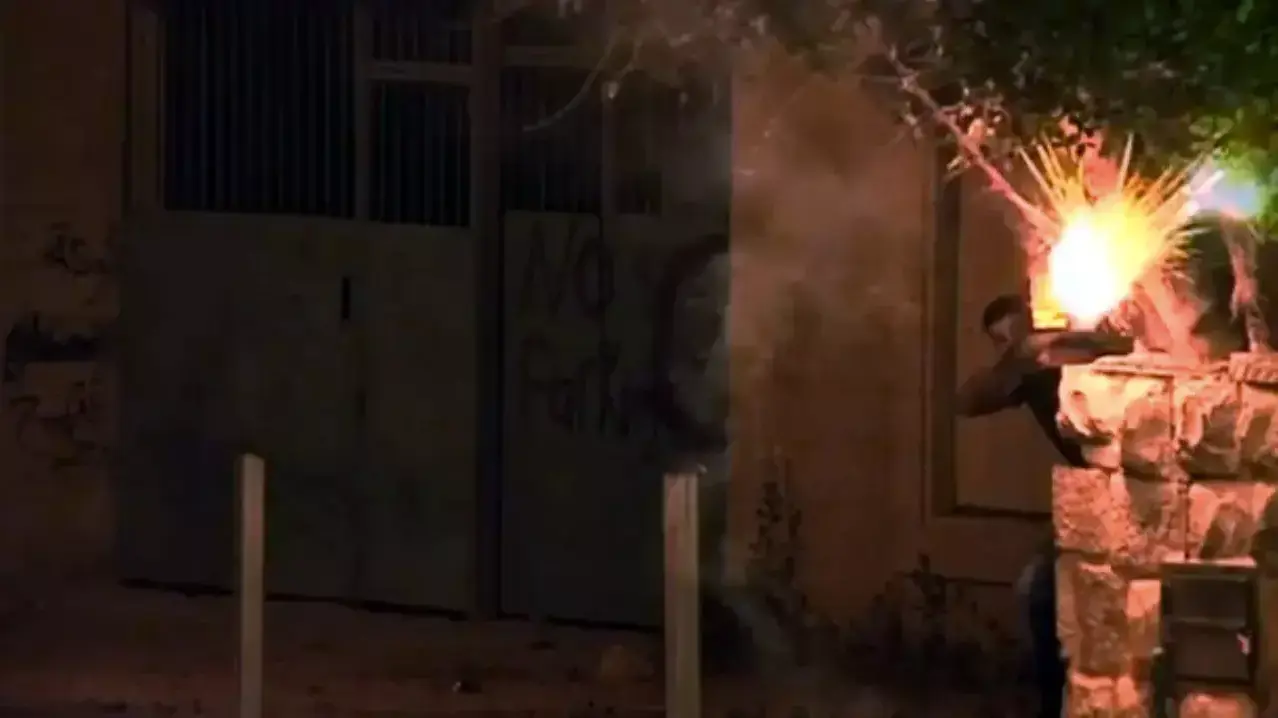 הפגנה של פלסטינים ליד מחסום קלנדיה בצל מבצע צוק איתן הפגנה של פלסטינים ליד מחסום קלנדיה בצל מבצע צוק איתן