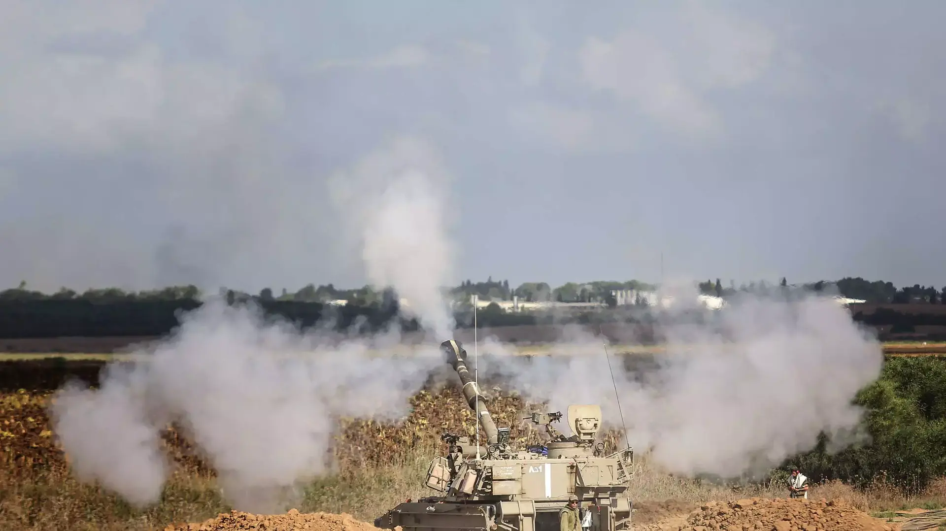 בכניסה לכפר מימון בדרום במסגרת מבצע צוק איתן בכניסה לכפר מימון בדרום במסגרת מבצע צוק איתן