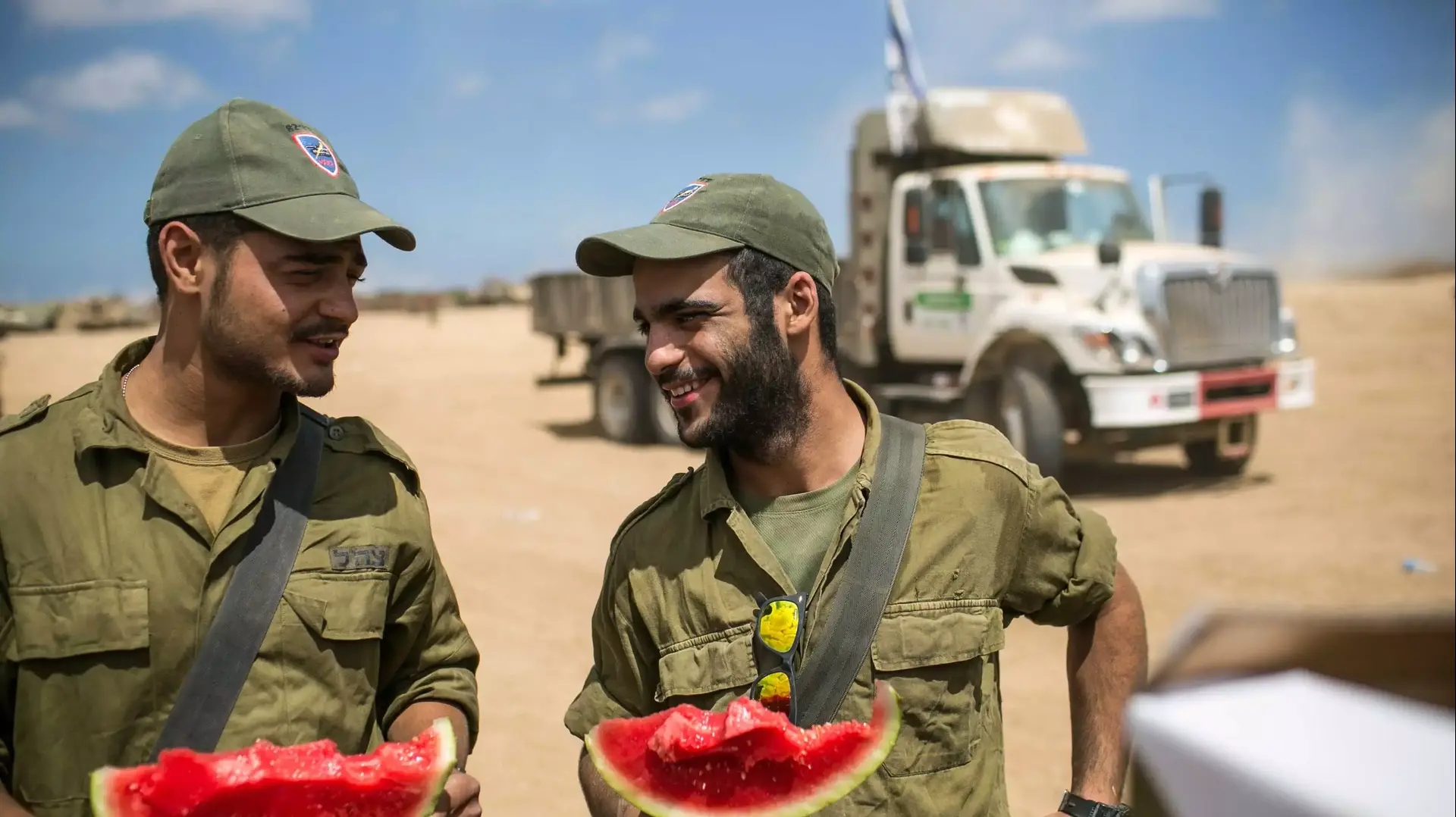 חיילי שריון מחטיבה 7 נערכים ליד רצועת עזה חיילי שריון מחטיבה 7 נערכים ליד רצועת עזה
