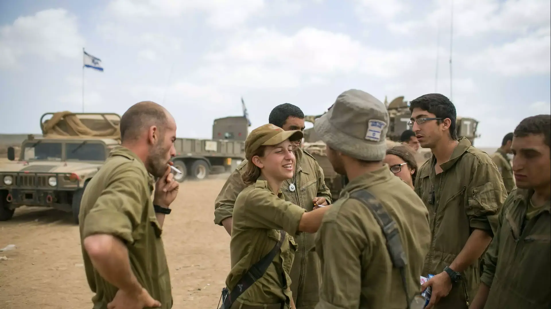 חיילי שריון מחטיבה 7 נערכים ליד רצועת עזה חיילי שריון מחטיבה 7 נערכים ליד רצועת עזה