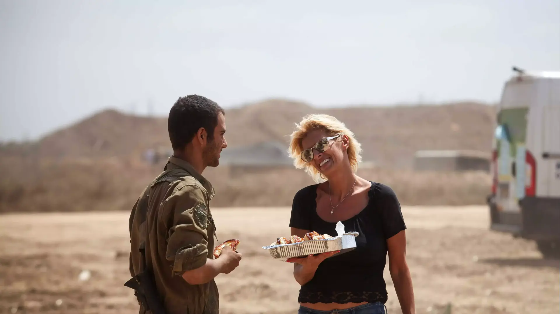 חיילי שריון מחטיבה 7 נערכים ליד רצועת עזה חיילי שריון מחטיבה 7 נערכים ליד רצועת עזה