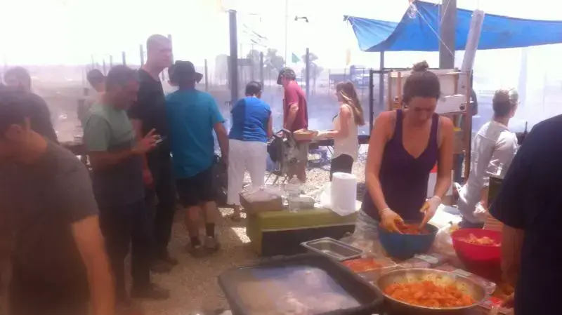 "חמ"ל האוכל" של דורון אלבז, ליד אופקים "חמ"ל האוכל" של דורון אלבז, ליד אופקים