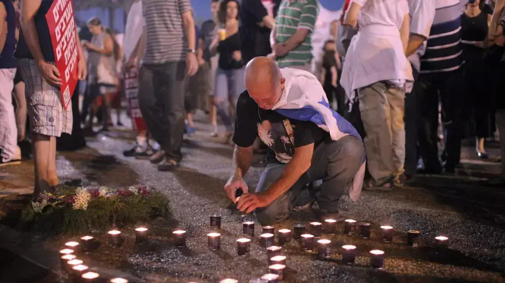 הפגנת השמאל בכיכר רבין , מבצע צוק איתן הפגנת השמאל בכיכר רבין , מבצע צוק איתן