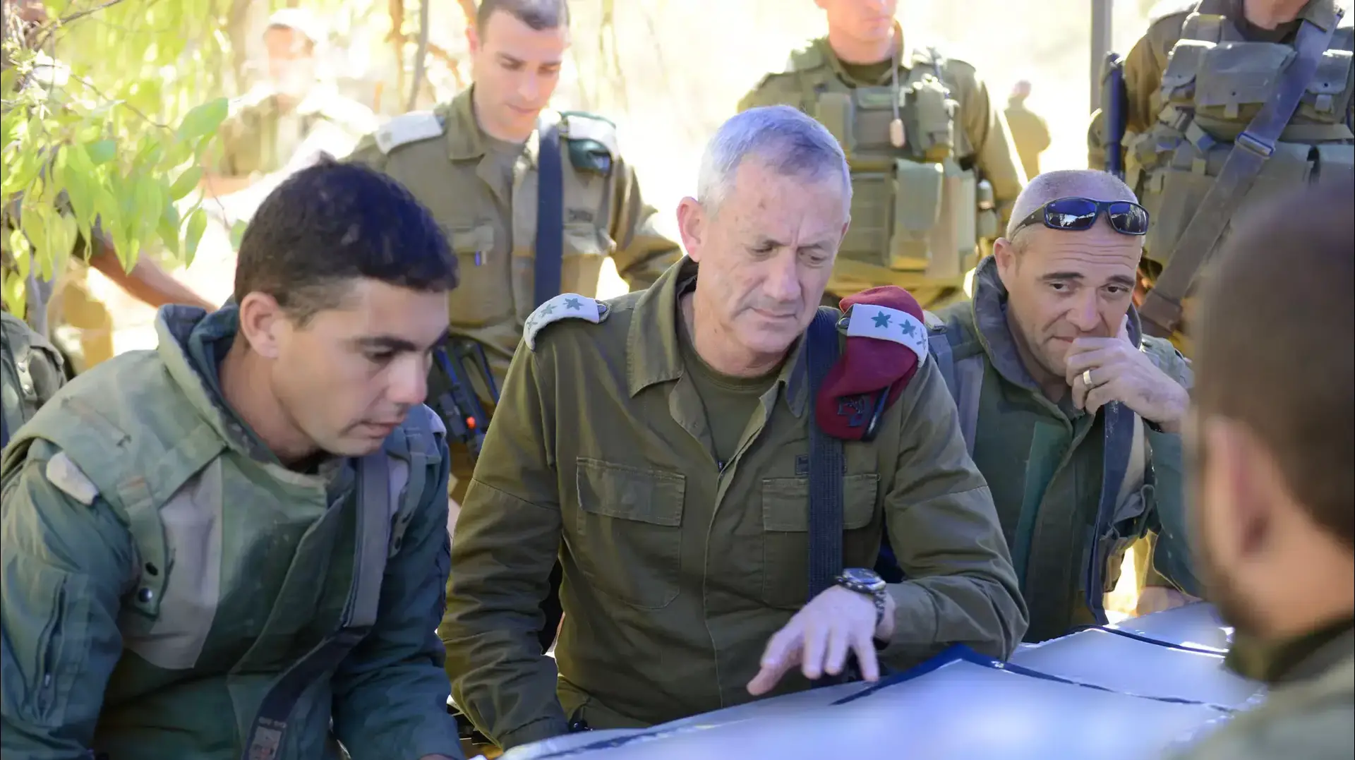 הרמטכ"ל בני גנץ מבקר בעוצת הפלדה ובחטיבת השריון במבצע "צוק איתן", יולי 2014 הרמטכ"ל בני גנץ מבקר בעוצת הפלדה ובחטיבת השריון במבצע "צוק איתן", יולי 2014
