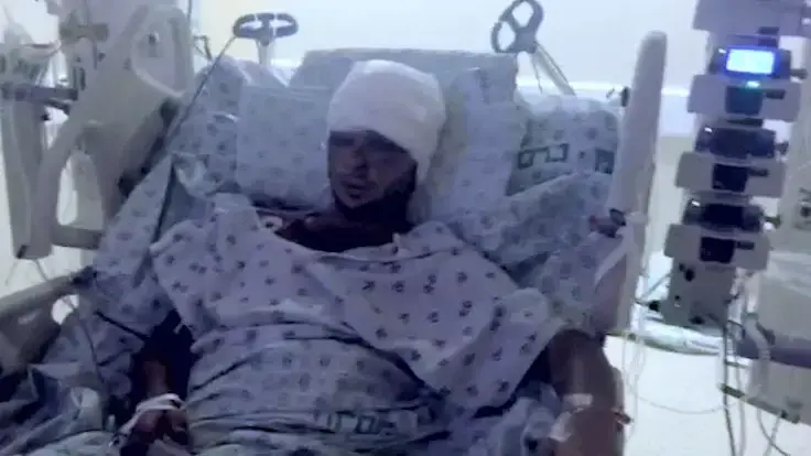 הצעיר שהותקף בבירה: "הם אמרו שזה משום שאנחנו ערבים" הצעיר שהותקף בבירה: "הם אמרו שזה משום שאנחנו ערבים"