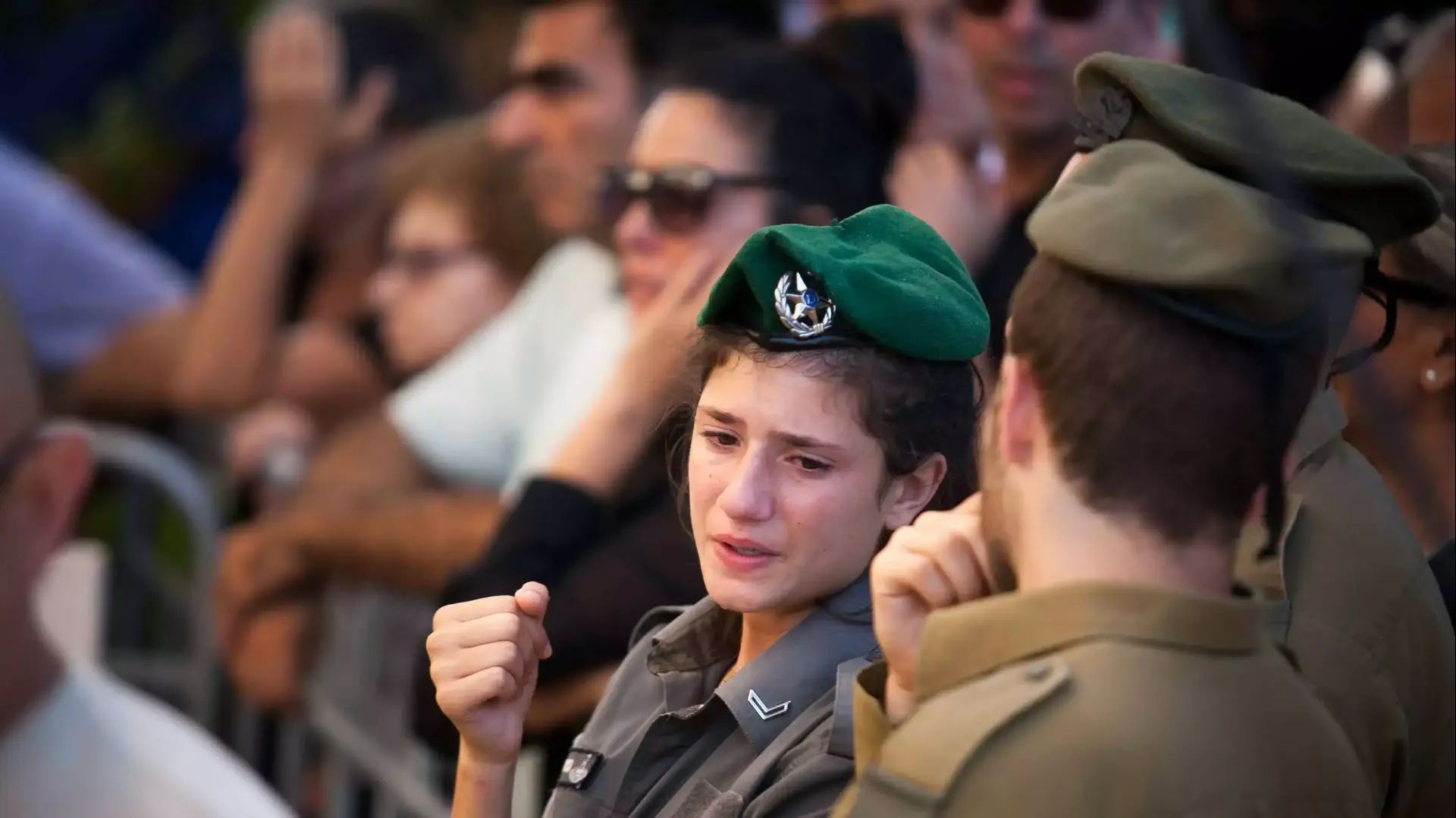 הלווייתו של סמל-ראשון עמית יאורי, שנפל במהלך מבצע צוק איתן, בבית העלמין הצבאי בהר הרצל, יולי 2014 הלווייתו של סמל-ראשון עמית יאורי, שנפל במהלך מבצע צוק איתן, בבית העלמין הצבאי בהר הרצל, יולי 2014