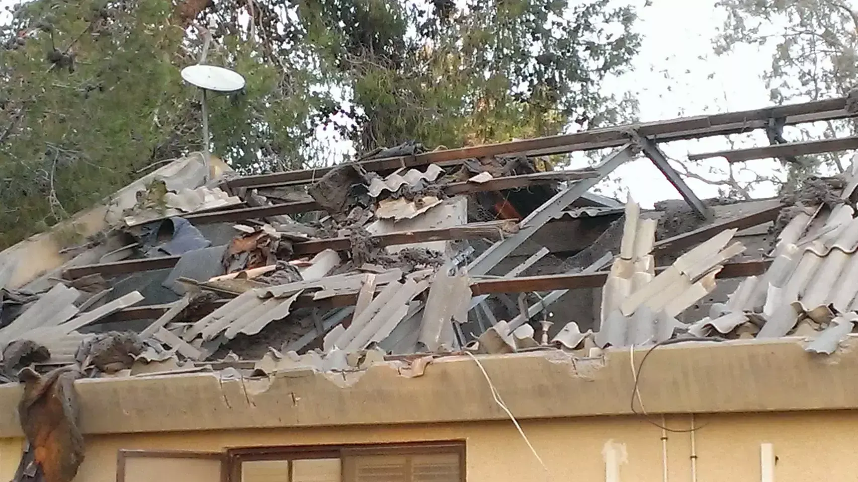 בית שנפגע מרקטה ביישוב במועצה האזורית אשכול. 27 ביולי 2014 בית שנפגע מרקטה ביישוב במועצה האזורית אשכול. 27 ביולי 2014