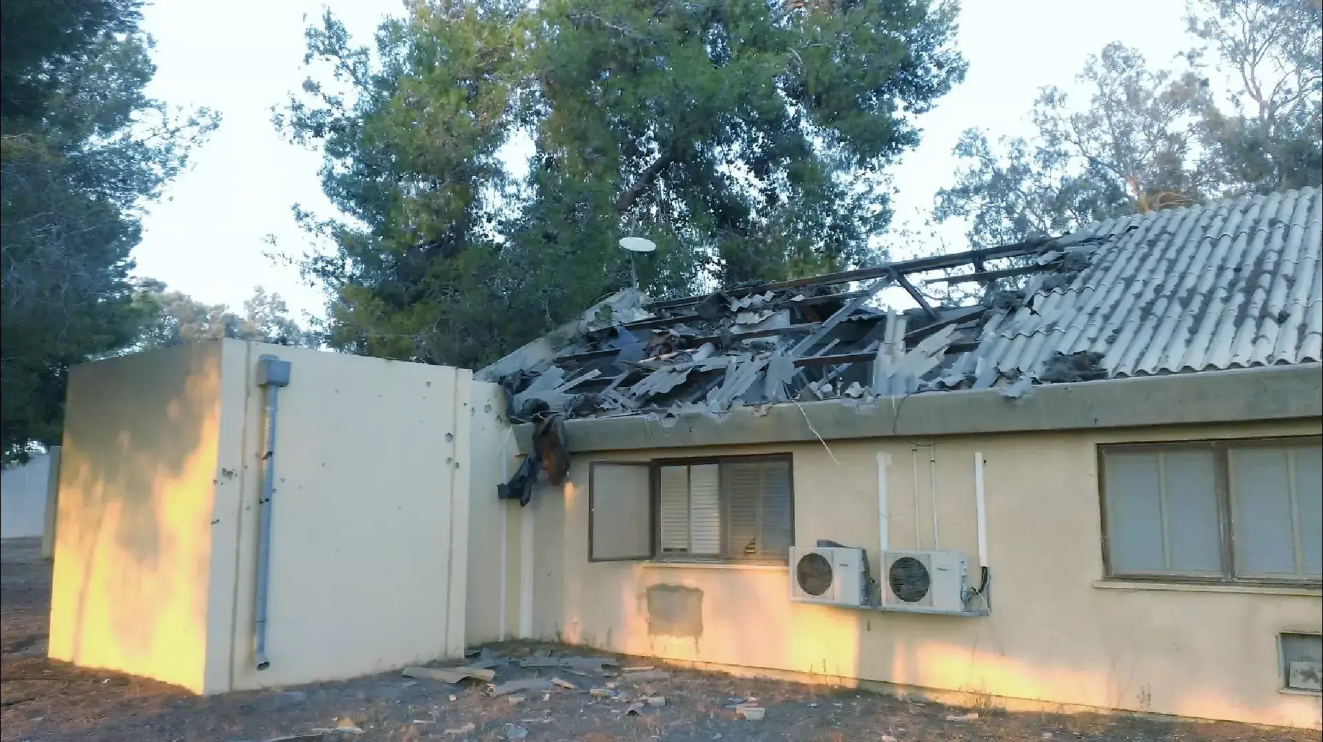 בית שנפגע מרקטה ביישוב במועצה האזורית אשכול. 27 ביולי 2014