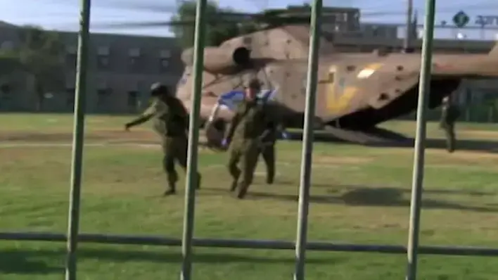פינוי פצועים לבית החולים סורוקה. יולי 2014