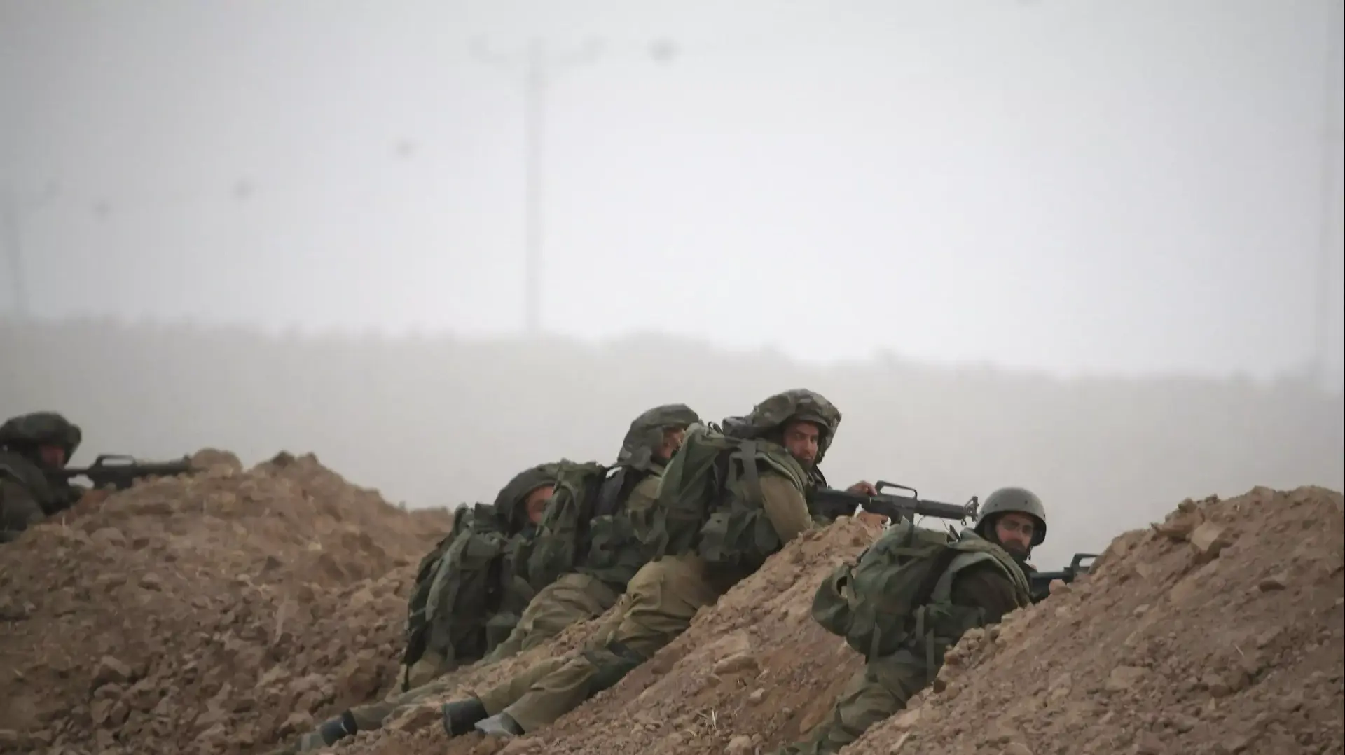 חיילים בגבול הרצועה בזמן חדירת מחבלים לנחל עוז 28 ביולי 2014 חיילים בגבול הרצועה בזמן חדירת מחבלים לנחל עוז 28 ביולי 2014