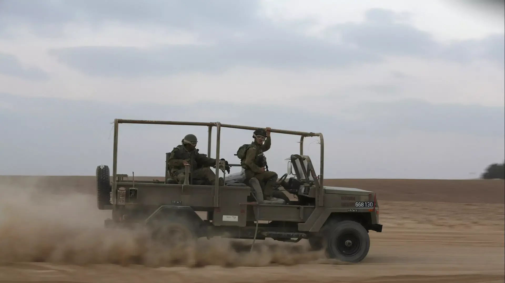 חיילים בגבול הרצועה בזמן חדירת מחבלים לנחל עוז 28 ביולי 2014 חיילים בגבול הרצועה בזמן חדירת מחבלים לנחל עוז 28 ביולי 2014
