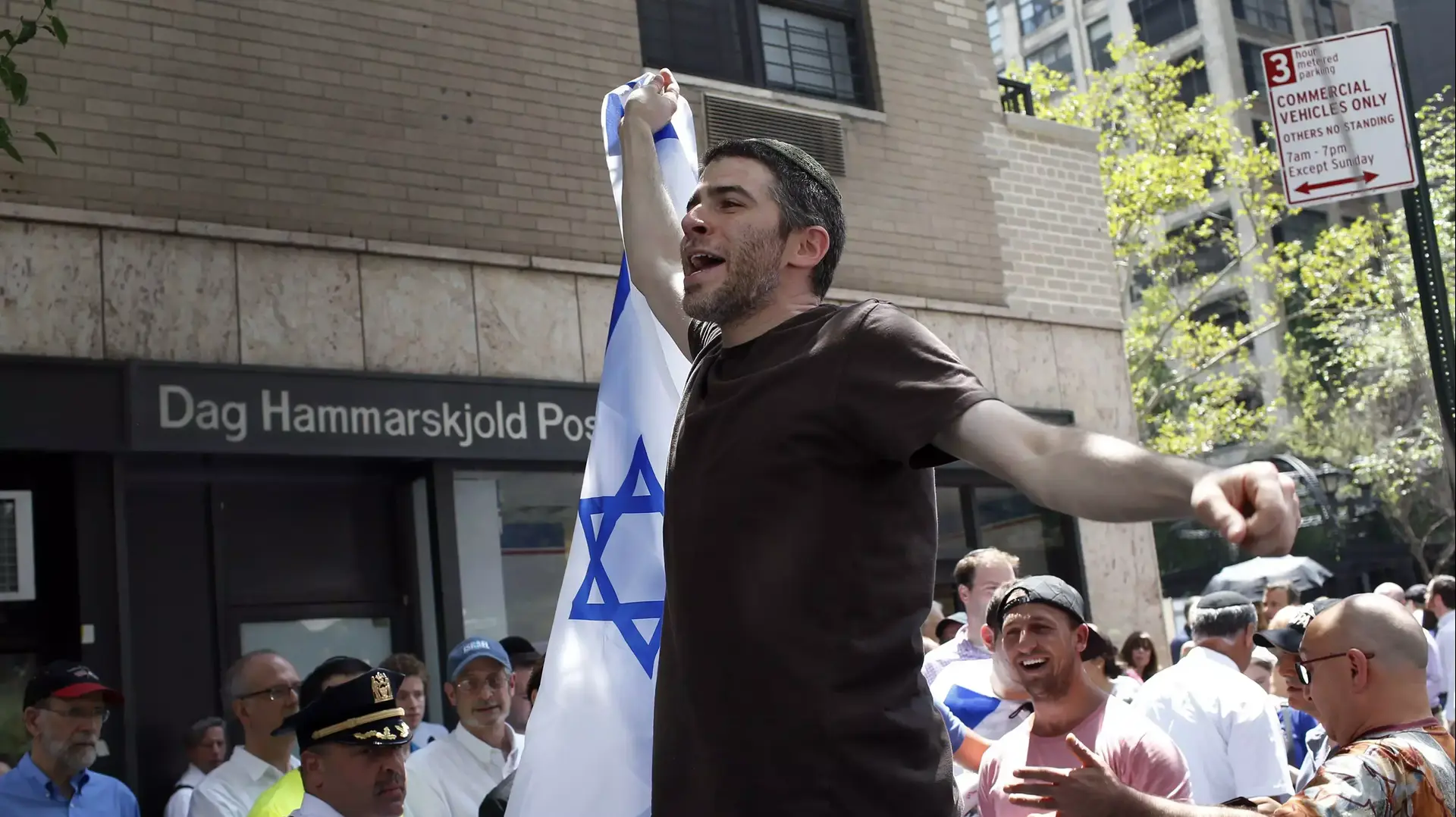 הפגנה פרו ישראלית מול בנייני האו"ם הפגנה פרו ישראלית מול בנייני האו"ם