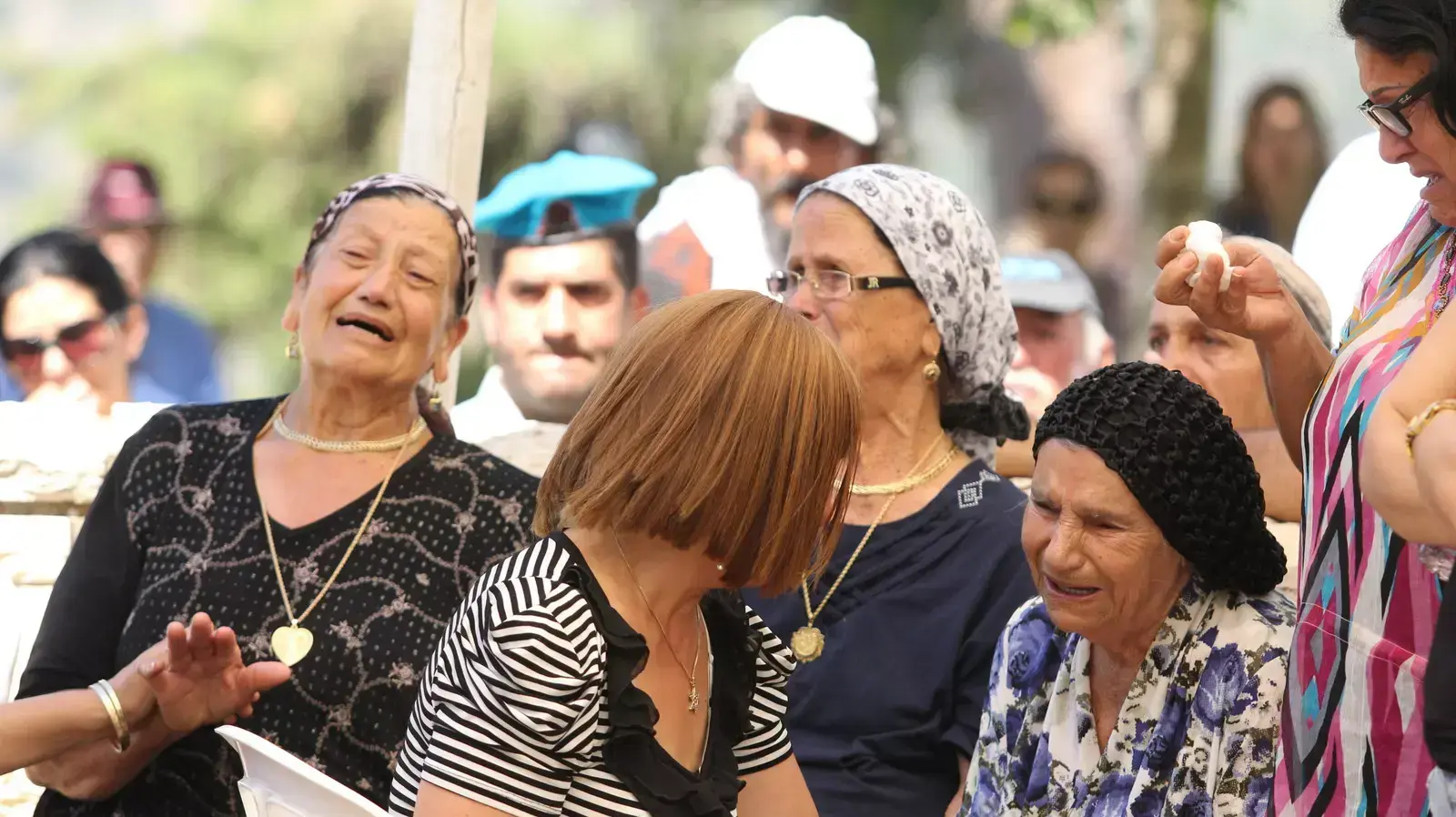 הלוויותו של סמל-ראשון אליאב כחלון, שנפל במהלך מבצע צוק איתן, בבית העלמין הצבאי בצפת, יולי 2014 הלוויותו של סמל-ראשון אליאב כחלון, שנפל במהלך מבצע צוק איתן, בבית העלמין הצבאי בצפת, יולי 2014