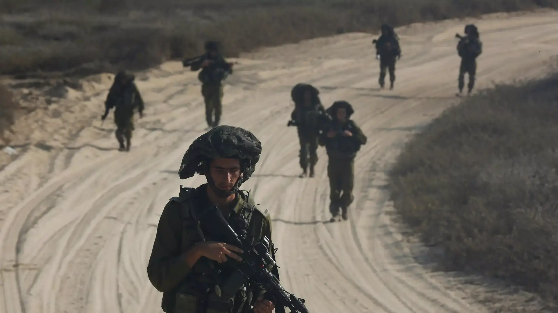 חיילים בפוטרול ליד הגבול עם עזה 29 ביולי 2014 חיילים בפוטרול ליד הגבול עם עזה 29 ביולי 2014