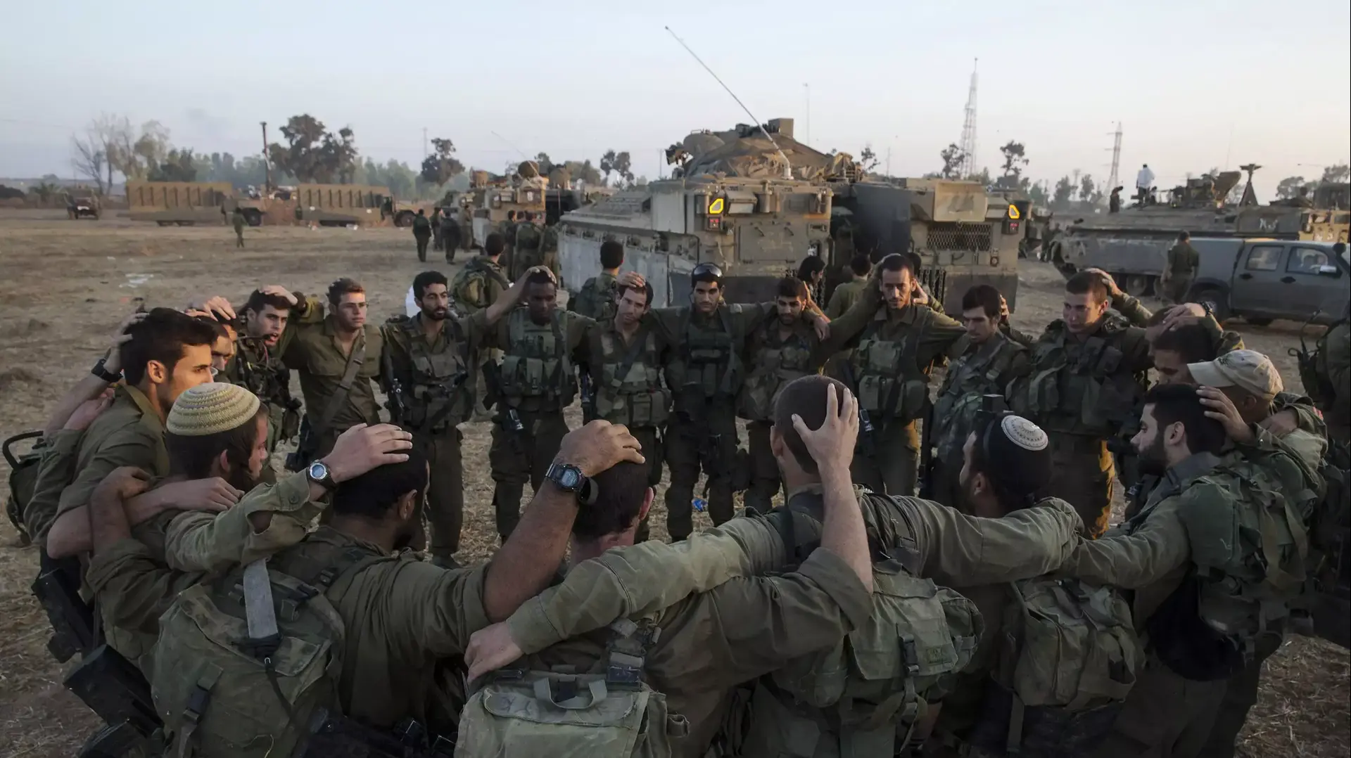 כוחות צה"ל בגבול רצועת עזה, יולי 2014 כוחות צה"ל בגבול רצועת עזה, יולי 2014