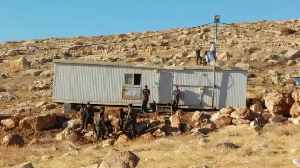 כוחות מג"ב והמנהל האזרחי הגיעו למאחז הלא חוקי תקוע כדי לפנותו, יולי 2014 כוחות מג"ב והמנהל האזרחי הגיעו למאחז הלא חוקי תקוע כדי לפנותו, יולי 2014