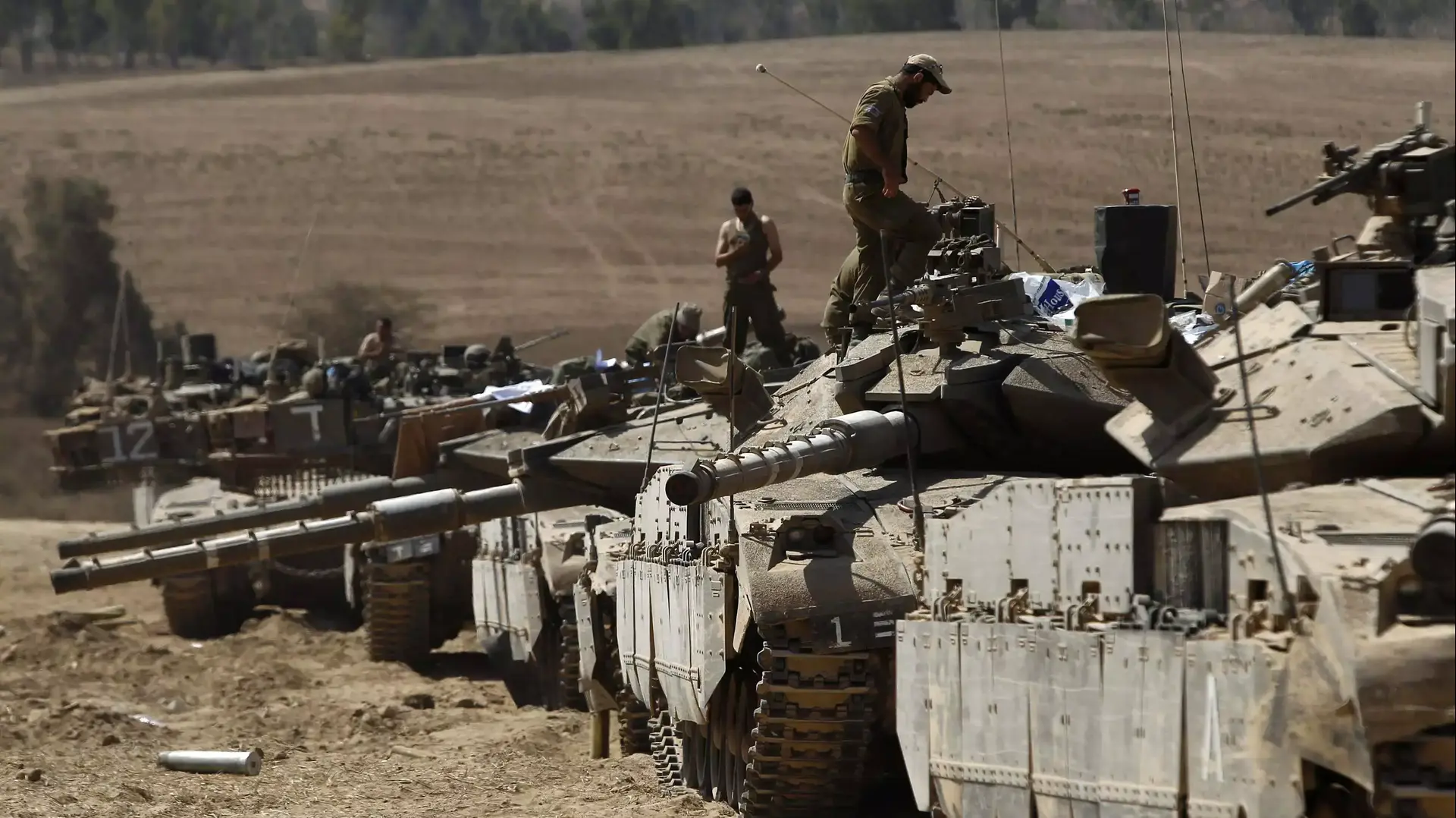 כוחות צה"ל בשטח כינוס ליד רצועת עזה. 31 ביולי 2014 כוחות צה"ל בשטח כינוס ליד רצועת עזה. 31 ביולי 2014
