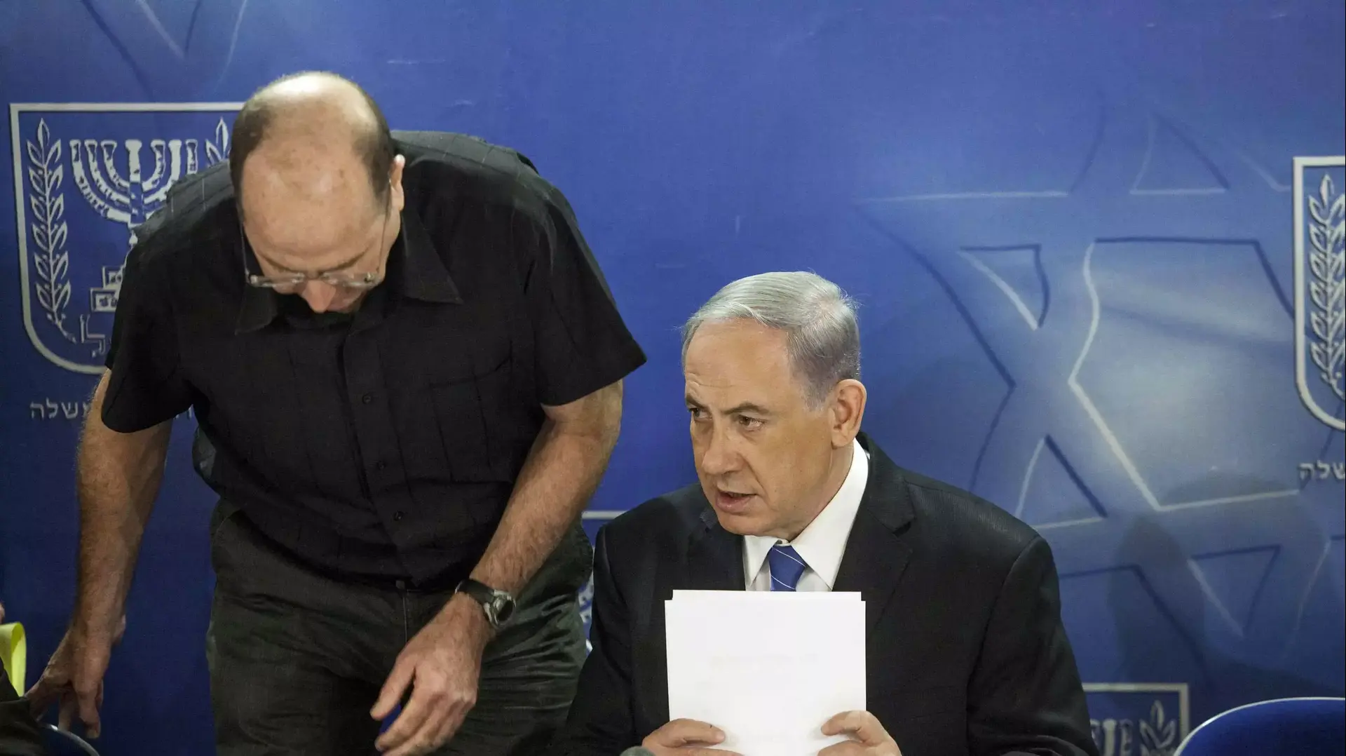 ראש הממשלה בנימין נתניהו ושר הביטחון משה יעלון בישיבת ממשלה בקריה בתל אביב. 31 ביולי 2014 ראש הממשלה בנימין נתניהו ושר הביטחון משה יעלון בישיבת ממשלה בקריה בתל אביב. 31 ביולי 2014