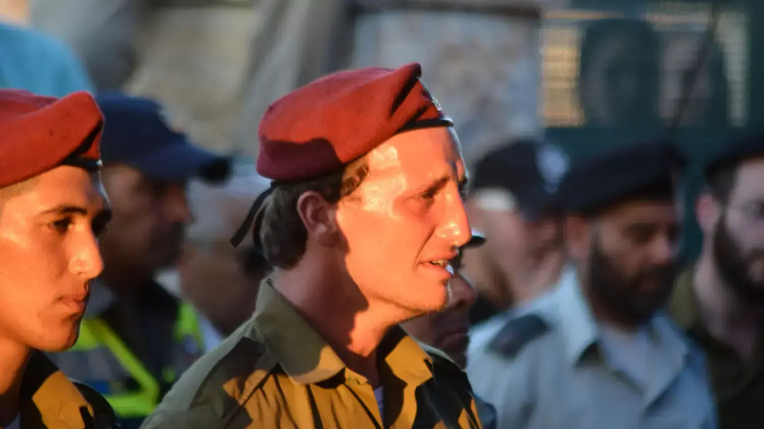 הלווייתו של סמל-ראשון מתן גוטליב, שנפל במהלך מבצע צוק איתן, בבית העלמין ראשון לציון, יולי 2014