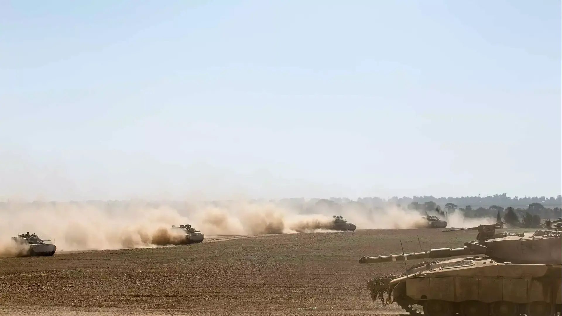 כוחות צה"ל נכנסים לדרום רצועת עזה במהלך מבצע צוק איתך, אוגוסט 2014 כוחות צה"ל נכנסים לדרום רצועת עזה במהלך מבצע צוק איתך, אוגוסט 2014