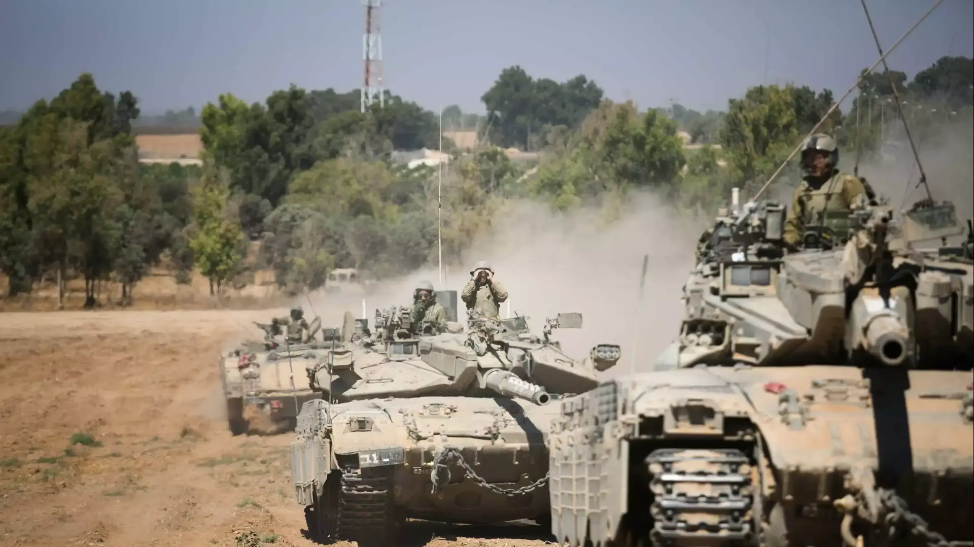 כוחות צה"ל נכנסים לדרום רצועת עזה במהלך מבצע צוק איתך, אוגוסט 2014 כוחות צה"ל נכנסים לדרום רצועת עזה במהלך מבצע צוק איתך, אוגוסט 2014