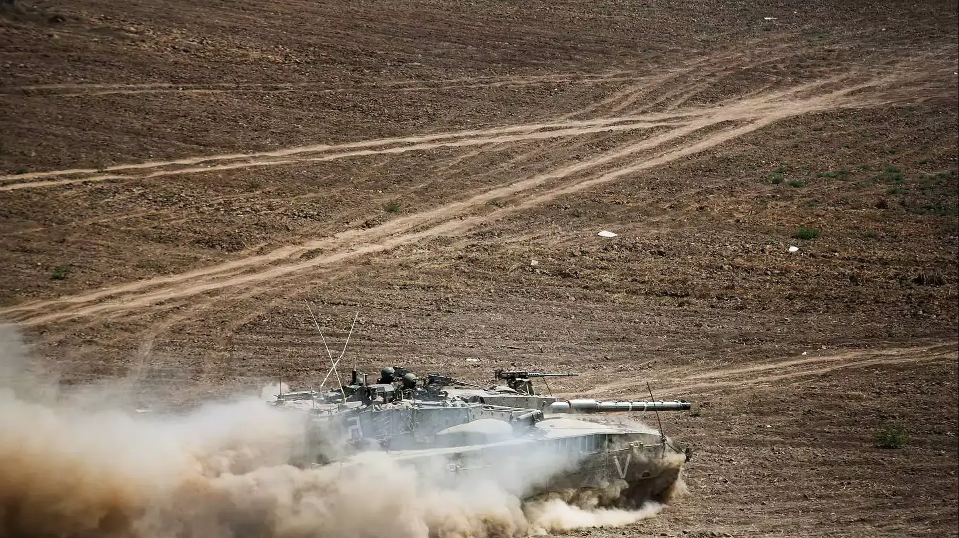 כוחות צה"ל נכנסים לדרום רצועת עזה במהלך מבצע צוק איתך, אוגוסט 2014 כוחות צה"ל נכנסים לדרום רצועת עזה במהלך מבצע צוק איתך, אוגוסט 2014