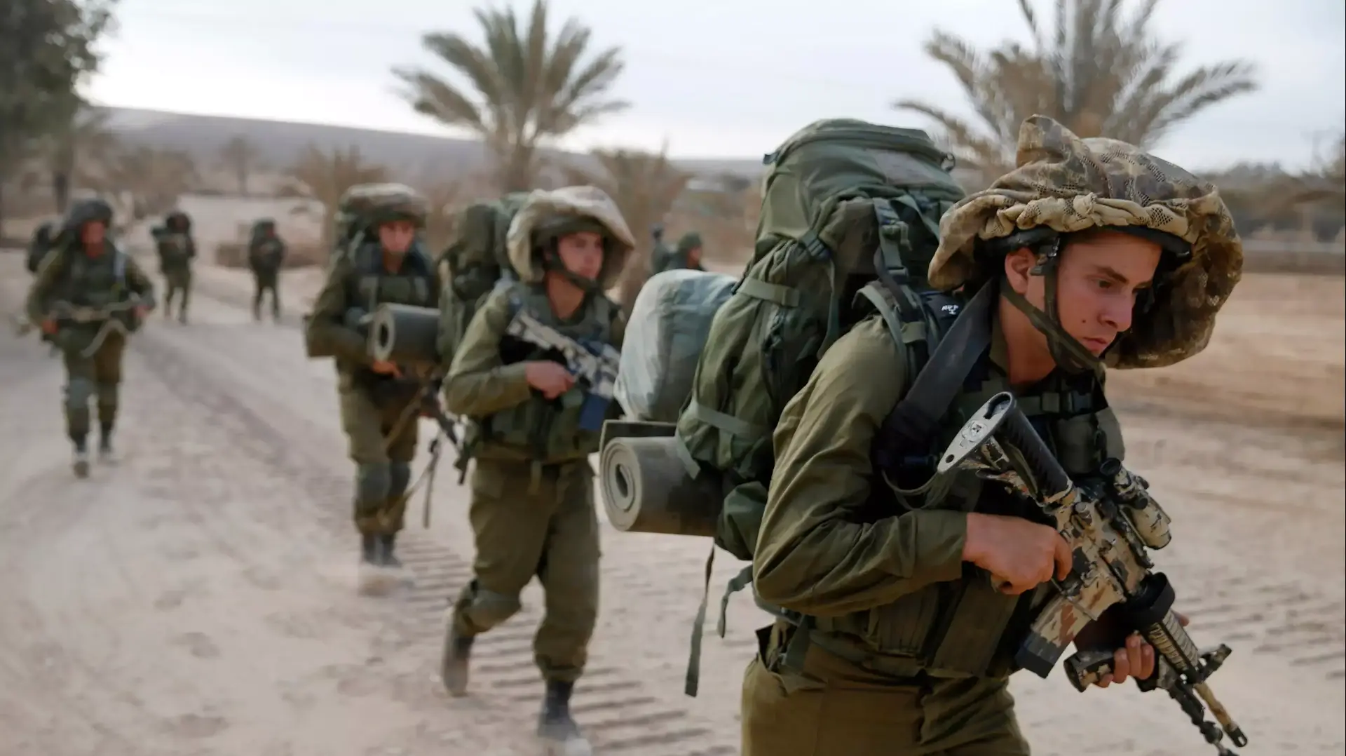 לוחמי צה"ל בדרך לרצועת עזה. 2 באוגוסט 2014 לוחמי צה"ל בדרך לרצועת עזה. 2 באוגוסט 2014