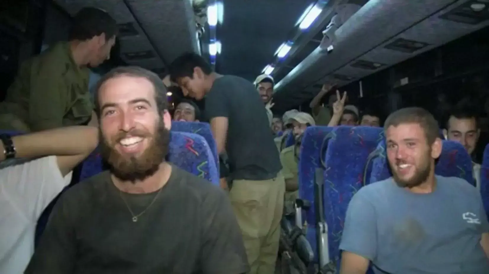 חיילים חוזרים הבייתה עם נסיגת צה"ל מהרצועה 2.8.2014 חיילים חוזרים הבייתה עם נסיגת צה"ל מהרצועה 2.8.2014