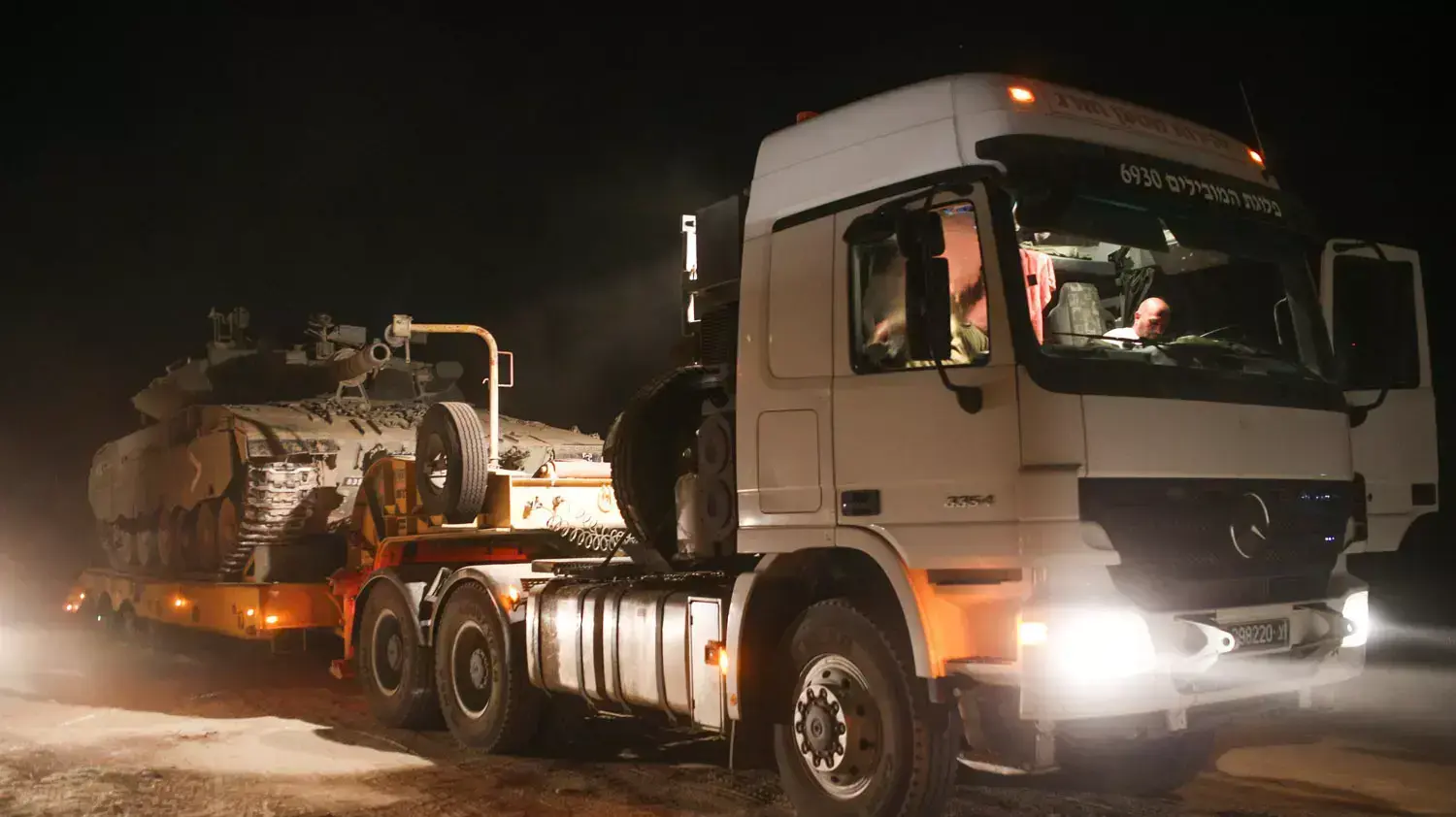 כוחות צה"ל יוצאים מרצועת עזה במהלך מבצע צוק איתן, אוגוסט 2014 כוחות צה"ל יוצאים מרצועת עזה במהלך מבצע צוק איתן, אוגוסט 2014