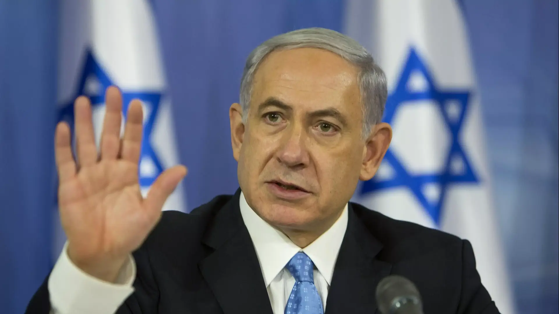 ראש הממשלה בנימין נתניהו במסיבת עיתונאים בקריה בתל אביב. 2 באוגוסט 2014 ראש הממשלה בנימין נתניהו במסיבת עיתונאים בקריה בתל אביב. 2 באוגוסט 2014